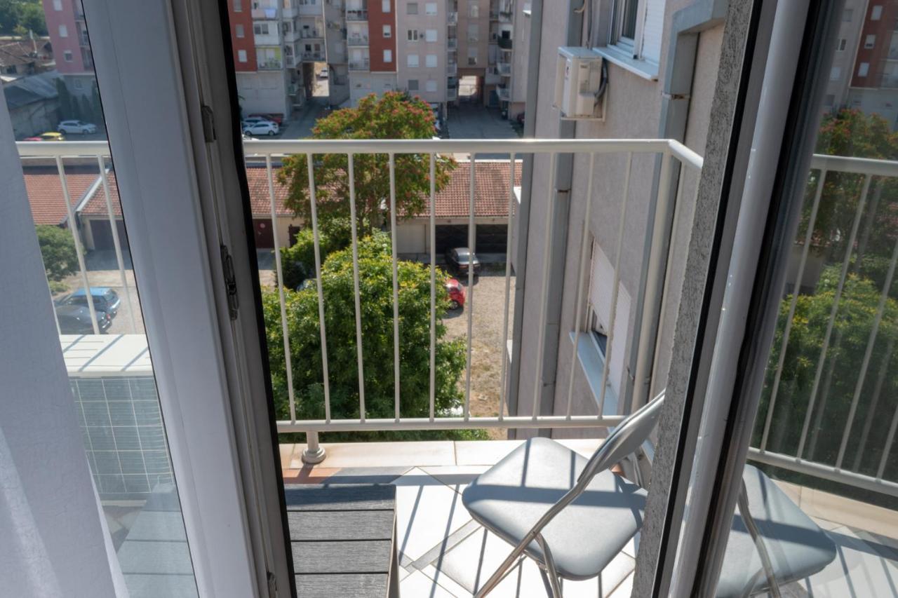Stan Na Dan 021 Apartment Novi Sad Exterior photo